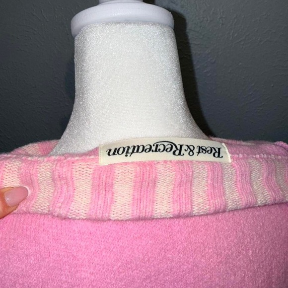 NWOT Rest & Recreation Pink Sweater One Size ( best small/medium) - Picture 4 of 5